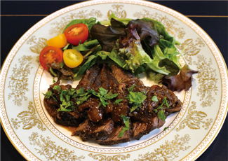 イチジクとバハラット風味の軽い牛煮込み