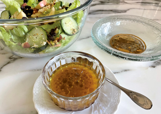 新年の蜂蜜入りサラダドレッシング