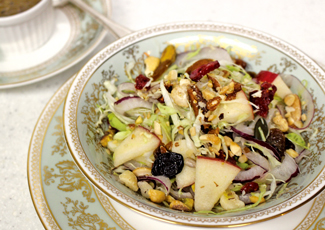 キャベツと果実のサラダ